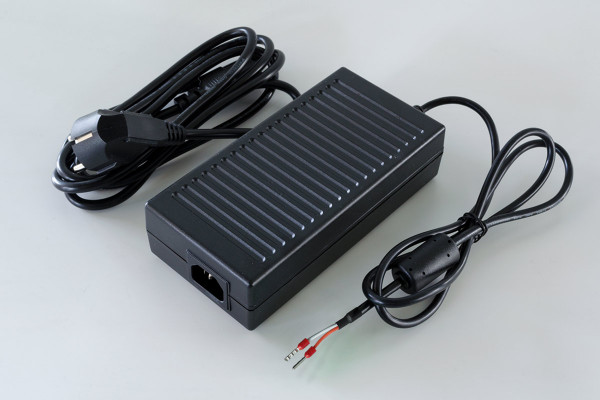 Steckernetzteil 24V, 6,25A Typ E,F Steckernetzteil 24V, 6,25A Typ E,F